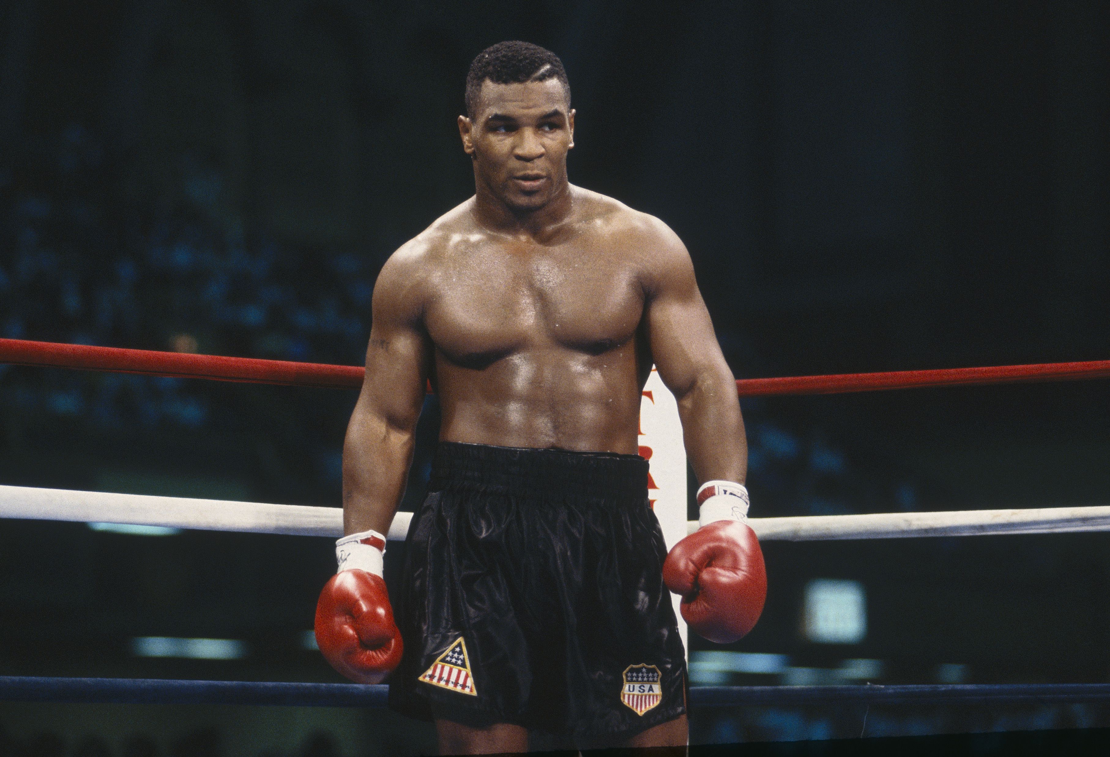 Mike Tyson scatenato annuncia il ritorno sul ring: “I’m back” [VIDEO]