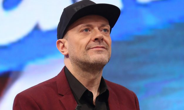 Max Pezzali: “Sono uscito con donne per me inaccessibili, la popolarità mi ha facilitato”