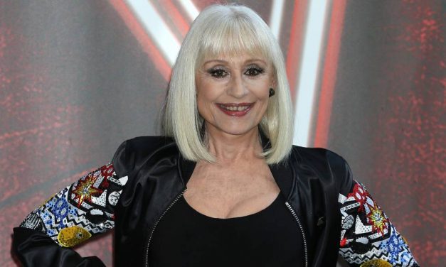 Raffaella Carrà sul Tuca Tuca: “Riuscii a riportarlo in tv solo grazie ad Alberto Sordi”