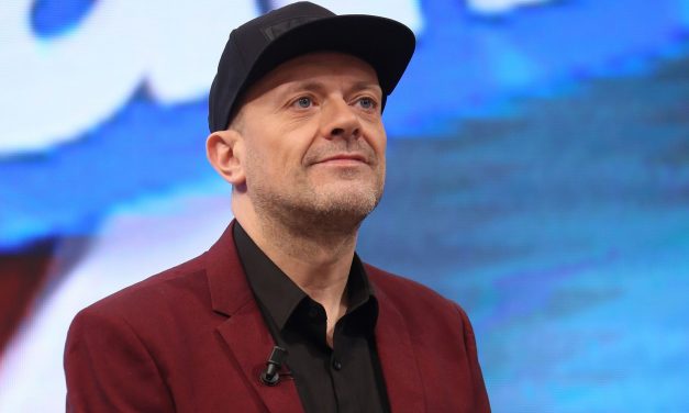 Max Pezzali, La Dura Legge del Gol: “La copertina è la reinterpretazione di una famosa rovesciata”