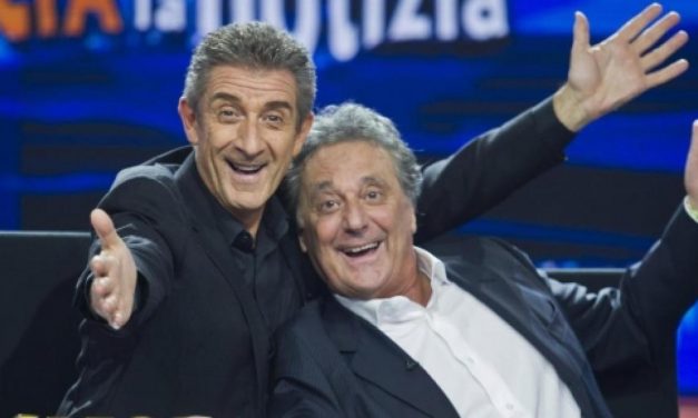 Striscia, Greggio e Iacchetti tornano a condurre: “Lavorare a “Striscia” è un po’ come andare al liceo”