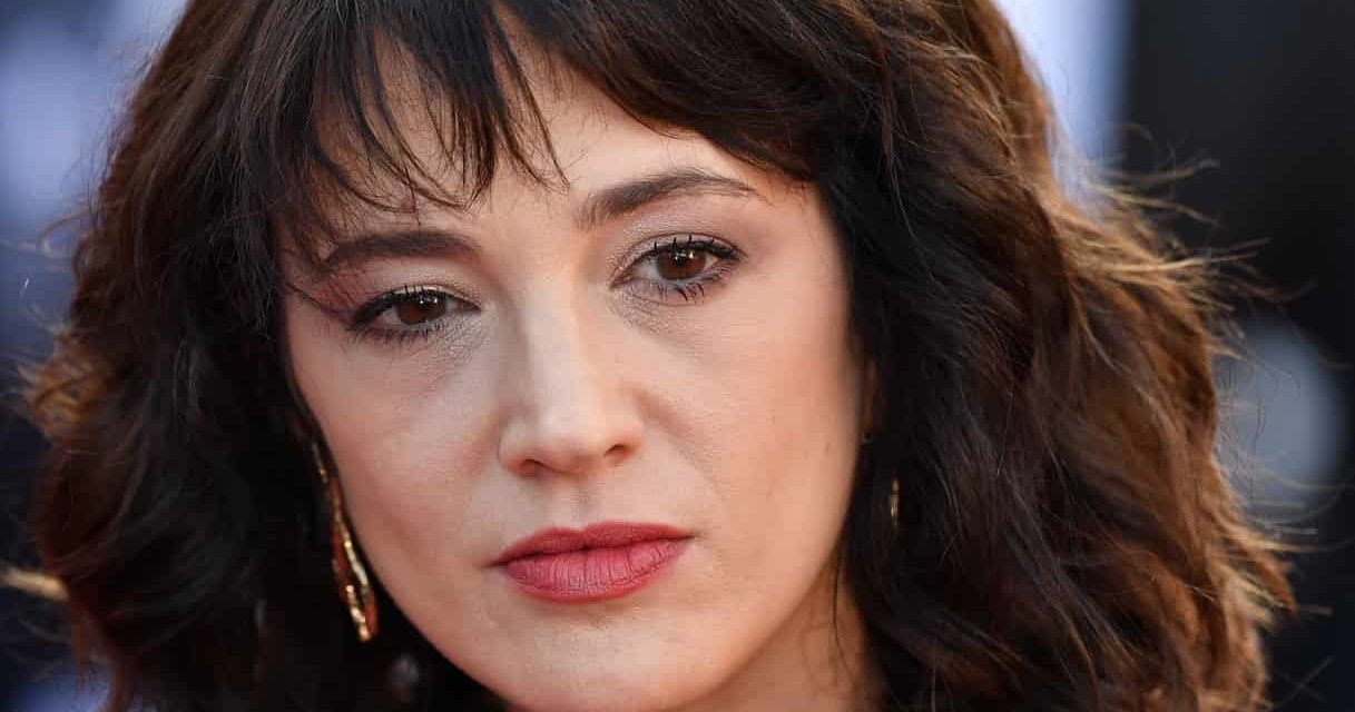 Asia Argento: “Non tocco alcolici da tre anni e tre mesi. Non è stato facile, in certi periodi bevevo anche al mattino”