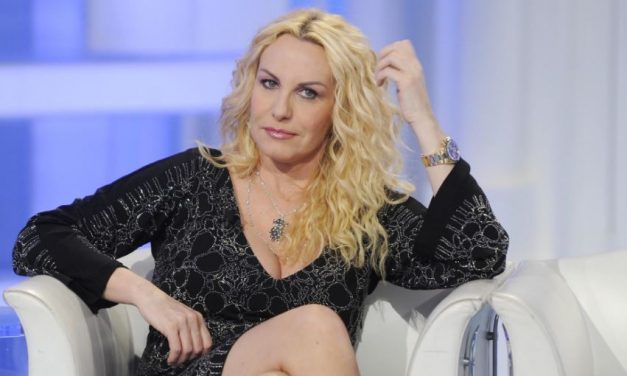 Antonella Clerici contro la D’Urso: “Assurdo dare spazio a gente come Angela da Mondello. In tv il nulla cosmico”