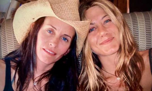 Jennifer Aniston, gli auguri speciali di Courteney Cox per il compleanno dell’amica