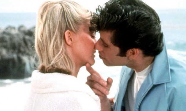 Grease, Olivia Newton-John e l’emozione del primo bacio con John Travolta: “E’ stato speciale”