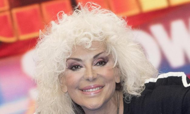 Donatella Rettore su Loredana Bertè: “Mi querelò per alcune critiche, ho sbagliato in passato a giudicare le colleghe”