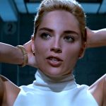 Basic Instinct, Sharon Stone sulla scena dell’interrogatorio: “Mi ingannarono, presi a schiaffi Paul Verhoeven quando la vidi”