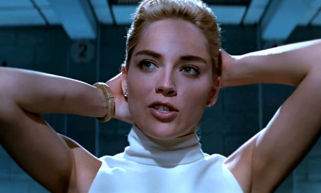 Basic Instinct, Sharon Stone sulla scena dell’interrogatorio: “Mi ingannarono, presi a schiaffi Paul Verhoeven quando la vidi”