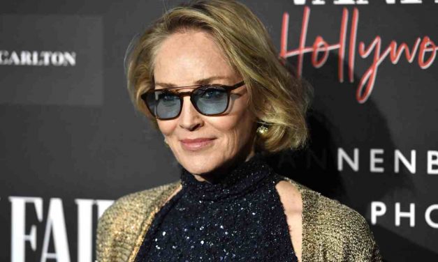 Sharon Stone: “Un chirurgo aumentò il mio seno, lo fece a mia insaputa”