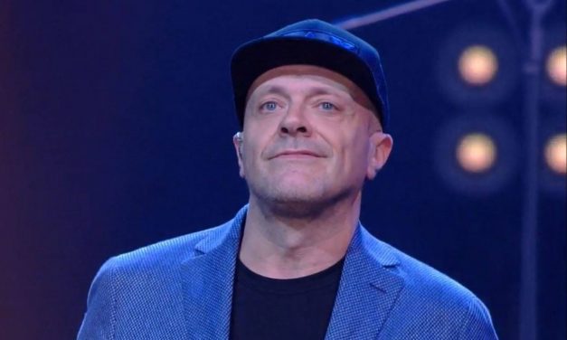 Max Pezzali: “Il deca? Le 10.000 lire erano tante e pochissime allo stesso tempo, ci uscivi la sera ma ci mangiavi a malapena”