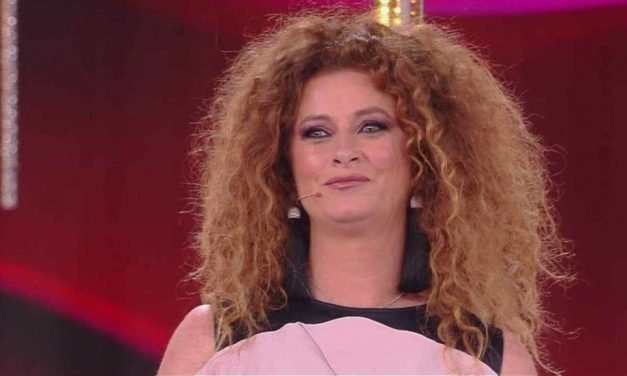 Valentina Persia e la depressione: “Sono arrivata al punto di graffiarmi a sangue la faccia”