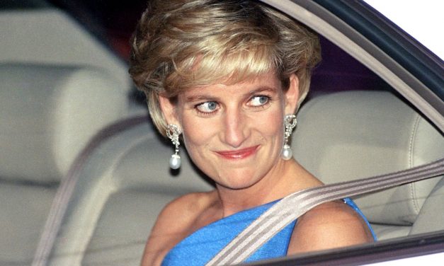 Lady Diana, parla il medico che provò a salvarla: “Provammo a rianimarla in tutti i modi possibili, ma non funzionò”