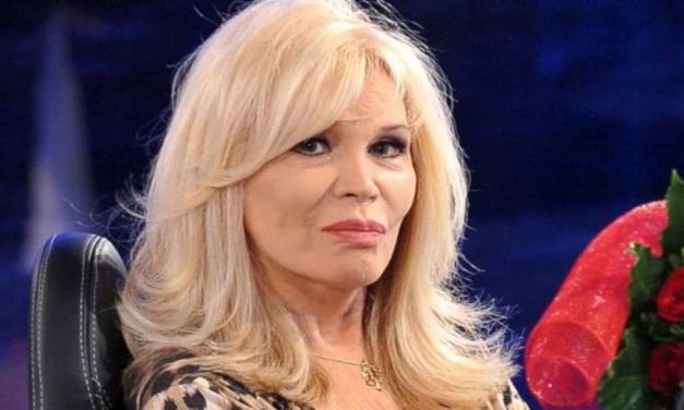 Amanda Lear: “Rabbia e disperazione per la morte di mio marito. Spero che per me arrivi rapida e indolore”