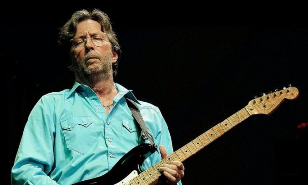 Eric Clapton contro il green pass: “Non suonerò dove è richiesta la vaccinazione, lo trovo discriminatorio”