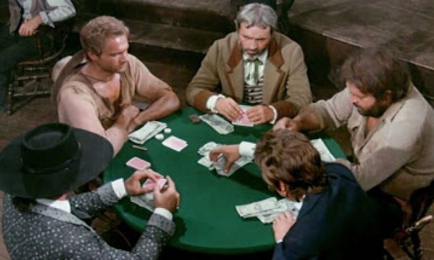 Continuavano a chiamarlo Trinità, Tony Binarelli sulla scena del poker: “Io e Terence Hill avevamo una maglia sola. Lui faceva la scena, poi la maglia la mettevo io e riprendevano le mani.”