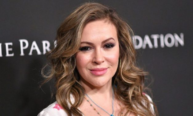 Arrestata Alyssa Milano: l’attrice di Streghe stava protestando alla Casa Bianca per il diritto al voto