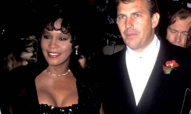 Kevin Costner compie 70 anni e ricorda Whitney Houston: “Sono fortunato a compiere un altro compleanno”