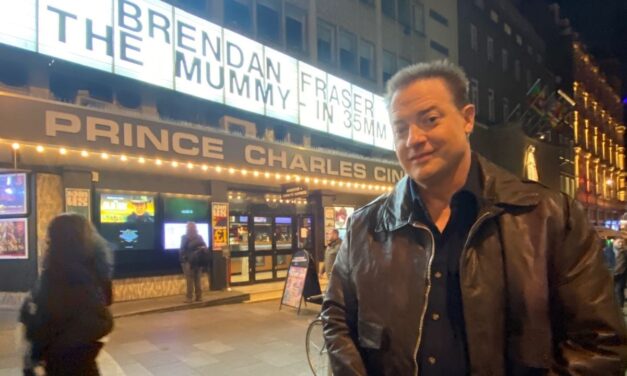 La Mummia, Brendan Fraser a sorpresa in una proiezione a Londra: “Non sapevamo che tipo di film sarebbe uscito fuori”