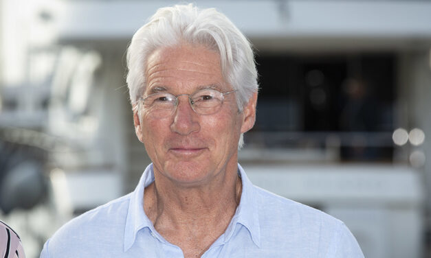 Richard Gere sulla possibilità di interpretare un supereroe: “Non vorrei indossare un mantello, ma con un’idea originale lo farei”