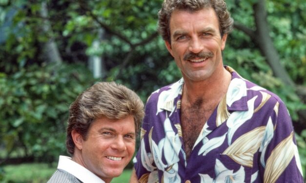 Magnum PI: reunion di Tom Selleck e Larry Manetti dopo 35 anni (FOTO)