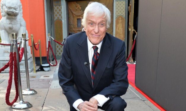 Incidente stradale per Dick Van Dyke: ha perso il controllo dell’auto a causa della pioggia