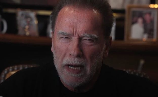 Arnold Schwarzenegger contro crimini d’odio e antisemitismo: “Non c’è mai stato un movimento di successo basato sull’odio. I Nazisti? Perdenti”
