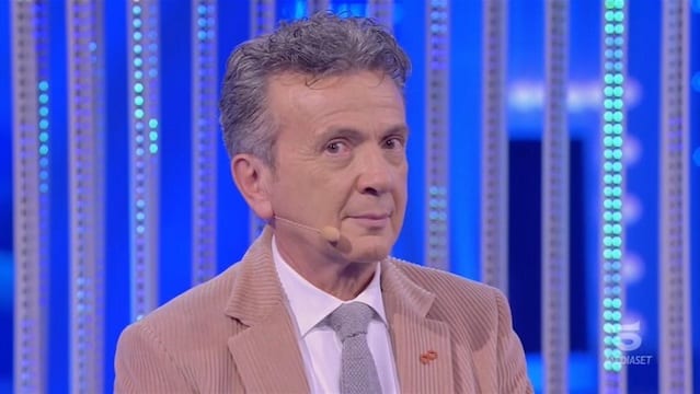 Pupo sul Grande Fratello: “Non avevo la forza di guardarlo per quanto mi faceva ca**re. C’era un autore che lo guardava per me”