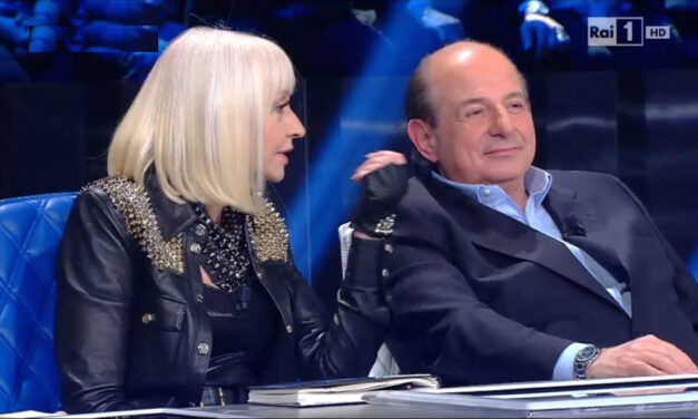 Giancarlo Magalli su Raffaella Carrà: “Le ho venduto casa mia perché era vicina a quella di Boncompagni. La camicia zebrata di ‘Rumore’? Era un accappatoio della Rai!”