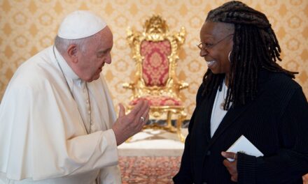 Whoopi Goldberg: “Ho proposto a Papa Francesco di recitare in Sister Act 3”