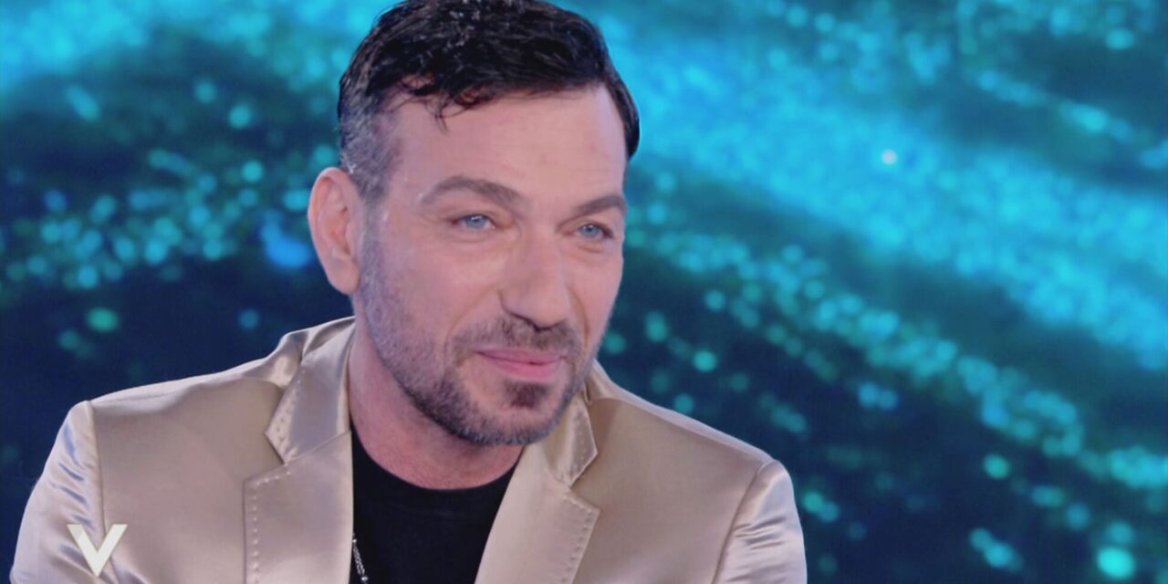 Costantino Vitagliano: “La popolarità? Mi manca quello che mi hanno fatto credere. Passato il momento alcune persone sono sparite, se mi vedono nemmeno mi salutano!”