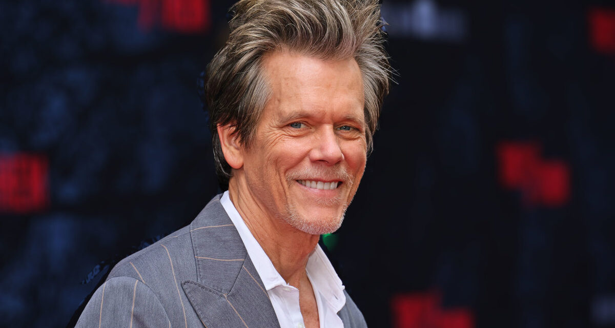 Kevin Bacon si è ‘travestito’ da non famoso: “Fa schifo, la gente mi spingeva e dovevo fare le file. Meglio essere famosi”