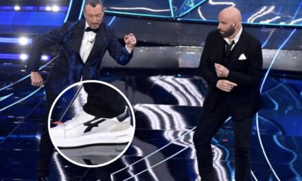 Caso scarpe John Travolta a Sanremo, la Rai multata per oltre duecentomila euro