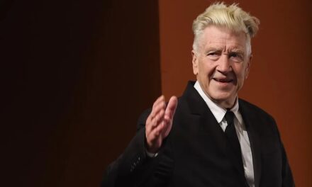 David Lynch: “Ho un enfisema dovuto ai molti anni di fumo. Amo il tabacco, ma c’è un prezzo da pagare”