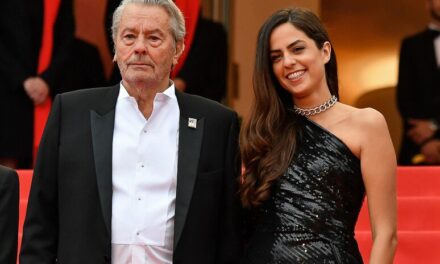 Eredità Alain Delon, l’attore ha lasciato metà del suo patrimonio alla figlia Anouchka: “Ho predisposto tutto altrimenti i fratelli si dilanierebbero fra loro”