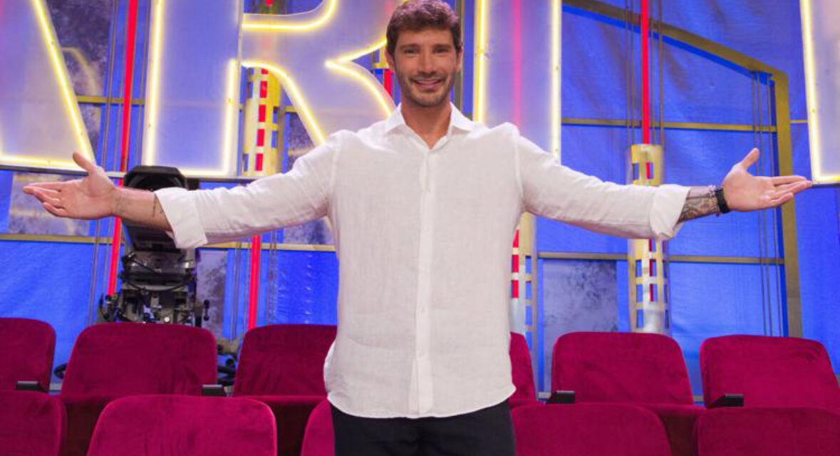 Stefano De Martino: “Affari tuoi? Ho passato l’estate a provare e riprovare. Amadeus? L’ho sentito e ci siamo confrontati”