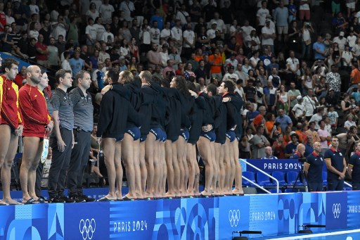 Parigi 2024, protesta del Settebello: la squadra volta le spalle agli arbitri