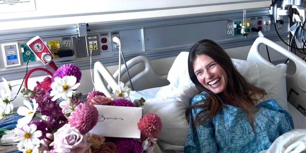 Bianca Balti operata per un cancro ovarico al terzo stadio: «Ho un lungo viaggio davanti»