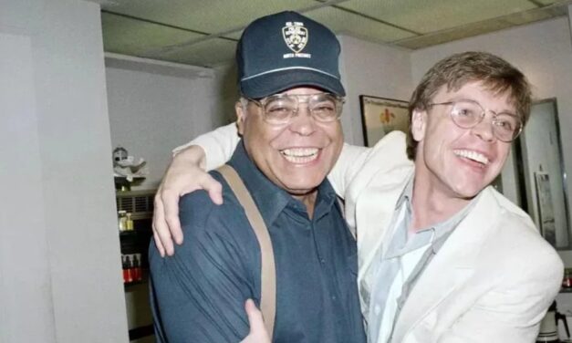 Mark Hamill ricorda James Earl Jones: “Ciao papà”