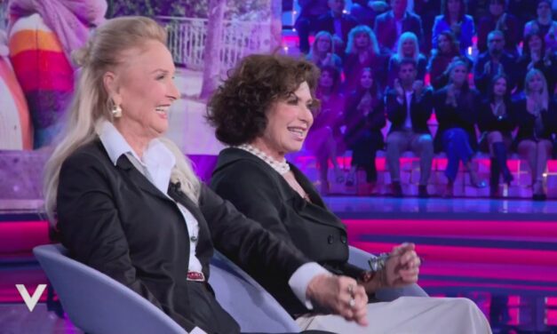 Barbara Bouchet e Corinne Clery: “Ci conosciamo da 40 anni e abbiamo molta stima l’una dell’altra. Invecchiare? Non abbiamo paura, l’importante è stare bene di salute”