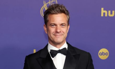 Joshua Jackson entra agli Emmy sulle note della sigla di Dawson’s Creek, la sua reazione