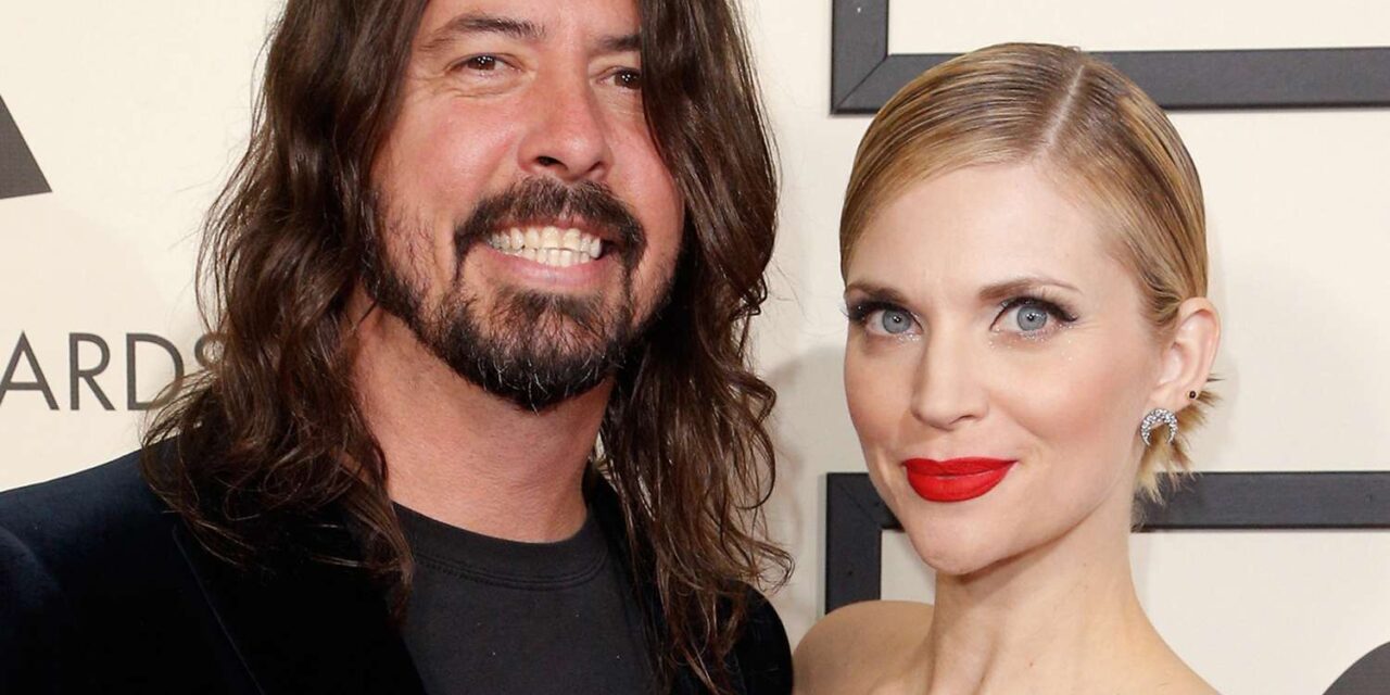 Dave Grohl annuncia: “Ho avuto una figlia fuori dal matrimonio. Amo mia moglie e i miei figli, e sto facendo tutto il possibile per riconquistare la loro fiducia e guadagnarmi il loro perdono”