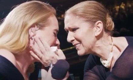 Adele vede Céline Dion al suo concerto e corre ad abbracciarla in lacrime (video)