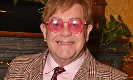 Elton John: “Non ho più le tonsille, l’appendice, le adenoidi, la prostata, l’anca destra e le ginocchia. Non è rimasto molto di me”