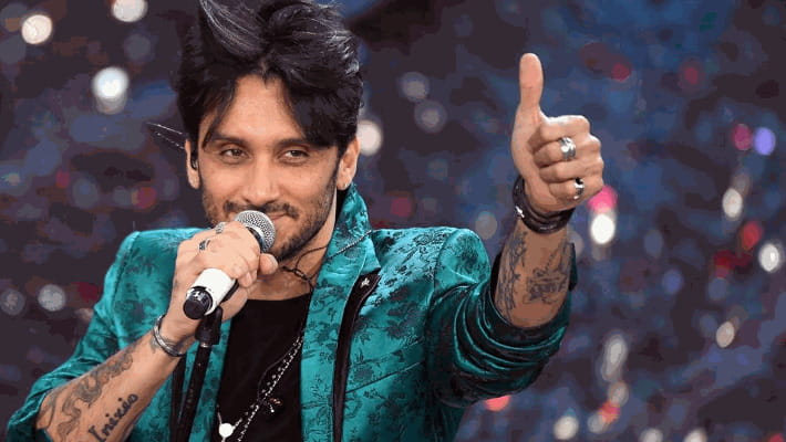 Fabrizio Moro su Sanremo: “Non mi va di fare sala d’attesa con ragazzini che hanno pubblicato un solo singolo. Il cantautorato della mia generazione sta per essere soppresso!”