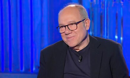 Carlo Verdone, il primo giradischi e il concerto dei Beatles: “Mi ci portò mio padre, un pazzo salì sul palco per prendere il cappello di John Lennon”