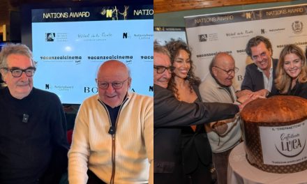 Boldi e Parenti premiati col Nations Award a Cortina: “No all’intelligenza artificiale nel cinema. Viva il cinepanettone”