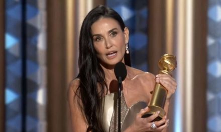 Golden Globe, Demi Moore vince come miglior attrice in una commedia: “Ho pensato che la mia carriera fosse finita”